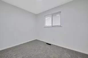 1684 E Blake Ave, Columbus, OH 43219 - Photo 12