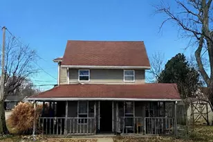 837 Clinton St, Circleville, OH 43113 - Photo 1