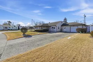 263 Merriman Dr, West Jefferson, OH 43162 - Photo 2