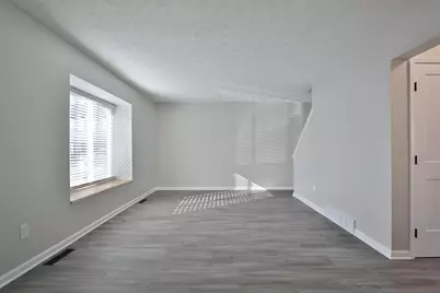 5762 Hallridge Circle, Columbus, OH 43232 - Photo 8