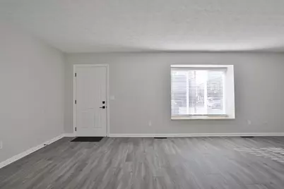 5762 Hallridge Circle, Columbus, OH 43232 - Photo 6