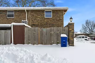 2375 Woodbrook Cir N, Columbus, OH 43223 - Photo 8