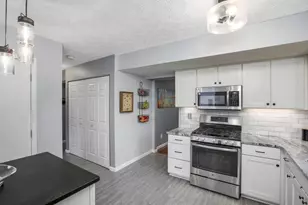 7765 Leaview Dr, Columbus, OH 43235 - Photo 14