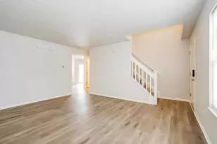 1599 Covina Dr, Columbus, OH 43228 - Photo 2