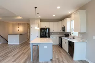 7942 Griffin Dr, Reynoldsburg, OH 43068 - Photo 2