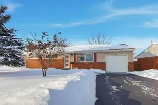 670 Hillsdale Dr, West Jefferson, OH 43162 - Photo 2