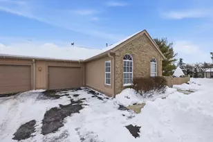 2487 Timbers Edge Ln, Columbus, OH 43235 - Photo 2