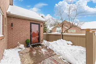 1930 Farmbrook Cir S, Grove City, OH 43123 - Photo 32