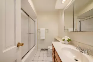 955 Amberly Pl, Columbus, OH 43220 - Photo 36