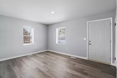 1740 Old Leonard Avenue, Columbus, OH 43219 - Photo 4