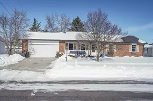 708 Damon Dr, Washington Court House, OH 43160 - Photo 1