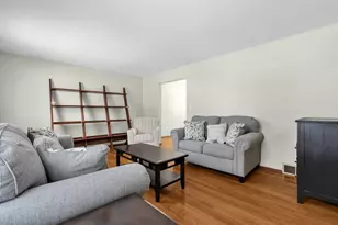 1679 Peardale Rd N, Columbus, OH 43229 - Photo 4