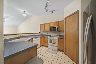 1521 October Ridge Ct, Columbus, OH 43223 - Photo 14