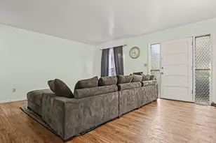 621 Simbury St, Columbus, OH 43228 - Photo 8