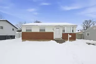 868 Harwood Dr, Columbus, OH 43228 - Photo 2