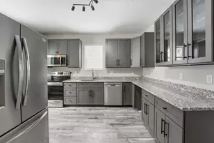 414 E Walnut St, Lancaster, OH 43130 - Photo 1