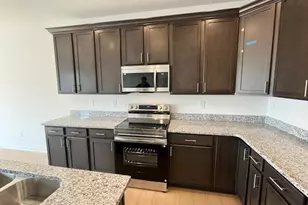 326 White Pines Dr, Bellefontaine, OH 43311 - Photo 4