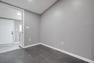 445 N Highland Ave, Columbus, OH 43204 - Photo 14