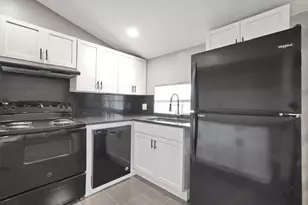 445 N Highland Ave, Columbus, OH 43204 - Photo 10