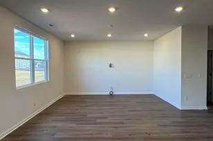 330 Honeysuckle St, South Bloomfield, OH 43103 - Photo 8