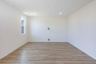 328 Honeysuckle St, South Bloomfield, OH 43103 - Photo 6