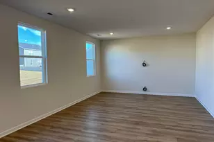 328 Honeysuckle St, South Bloomfield, OH 43103 - Photo 8