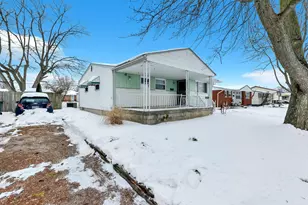 3866 Eakin Rd, Columbus, OH 43228 - Photo 2