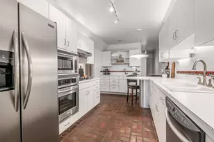 1379 La Rochelle Dr, Columbus, OH 43221 - Photo 8