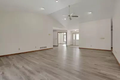 655 W Thrush Avenue, Crestline, OH 44827 - Photo 8