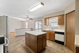 2248 Golden Leaf Ln, Columbus, OH 43223 - Photo 16