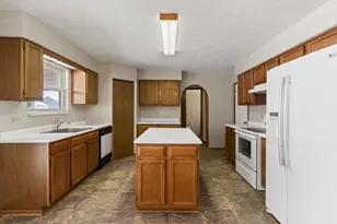 2248 Golden Leaf Ln, Columbus, OH 43223 - Photo 12