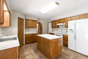 2248 Golden Leaf Ln, Columbus, OH 43223 - Photo 14