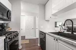 4633 Parrau Dr, Columbus, OH 43228 - Photo 10