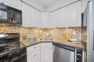 660 Dlyn St, Columbus, OH 43228 - Photo 26