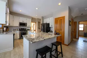 370 Beecher Rd, Gahanna, OH 43230 - Photo 6