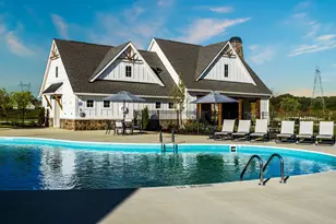 6051 Windcliff Dr E, Grove City, OH 43123 - Photo 2