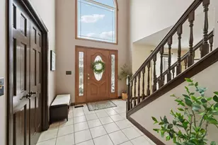 4977 Britton Farms Ct, Hilliard, OH 43026 - Photo 2