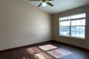 2572 Edencreek Ln, Columbus, OH 43207 - Photo 8