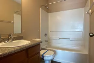 2572 Edencreek Ln, Columbus, OH 43207 - Photo 10