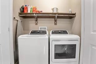 2288 Quarry Trails Dr, Columbus, OH 43228 - Photo 30