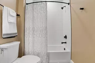 2288 Quarry Trails Dr, Columbus, OH 43228 - Photo 10