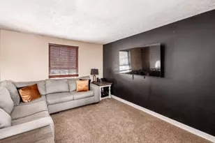 7001 Richfield Dr, Reynoldsburg, OH 43068 - Photo 8