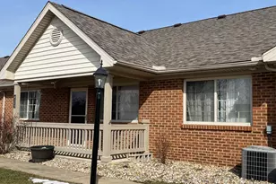 4305 Strattford Cir E, Zanesville, OH 43701 - Photo 2