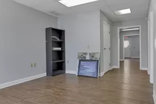 967 Worthington Woods Loop Rd, Columbus, OH 43085 - Photo 2