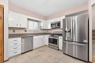 3712 Creek Ridge Ct, Columbus, OH 43230 - Photo 4