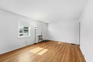 796 E Kenworth Rd, Columbus, OH 43224 - Photo 4