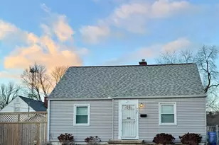 796 E Kenworth Rd, Columbus, OH 43224 - Photo 2