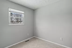 2900 Gentry Ln, Columbus, OH 43232 - Photo 8