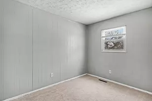 2900 Gentry Ln, Columbus, OH 43232 - Photo 10