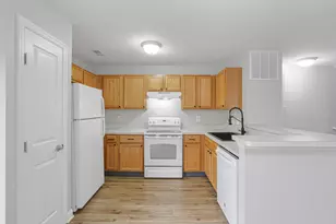 998 Hartford Village Blvd, Columbus, OH 43228 - Photo 10